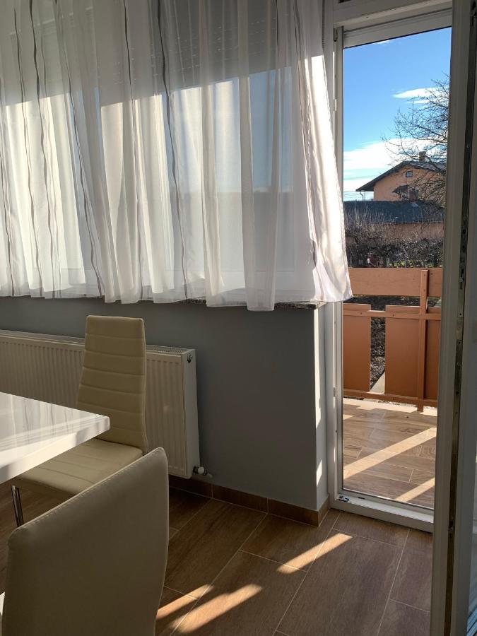 Modern Two Bedroom Flat With Balcony Lenti Bagian luar foto