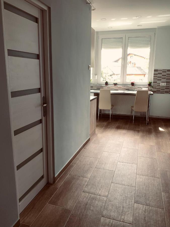 Modern Two Bedroom Flat With Balcony Lenti Bagian luar foto
