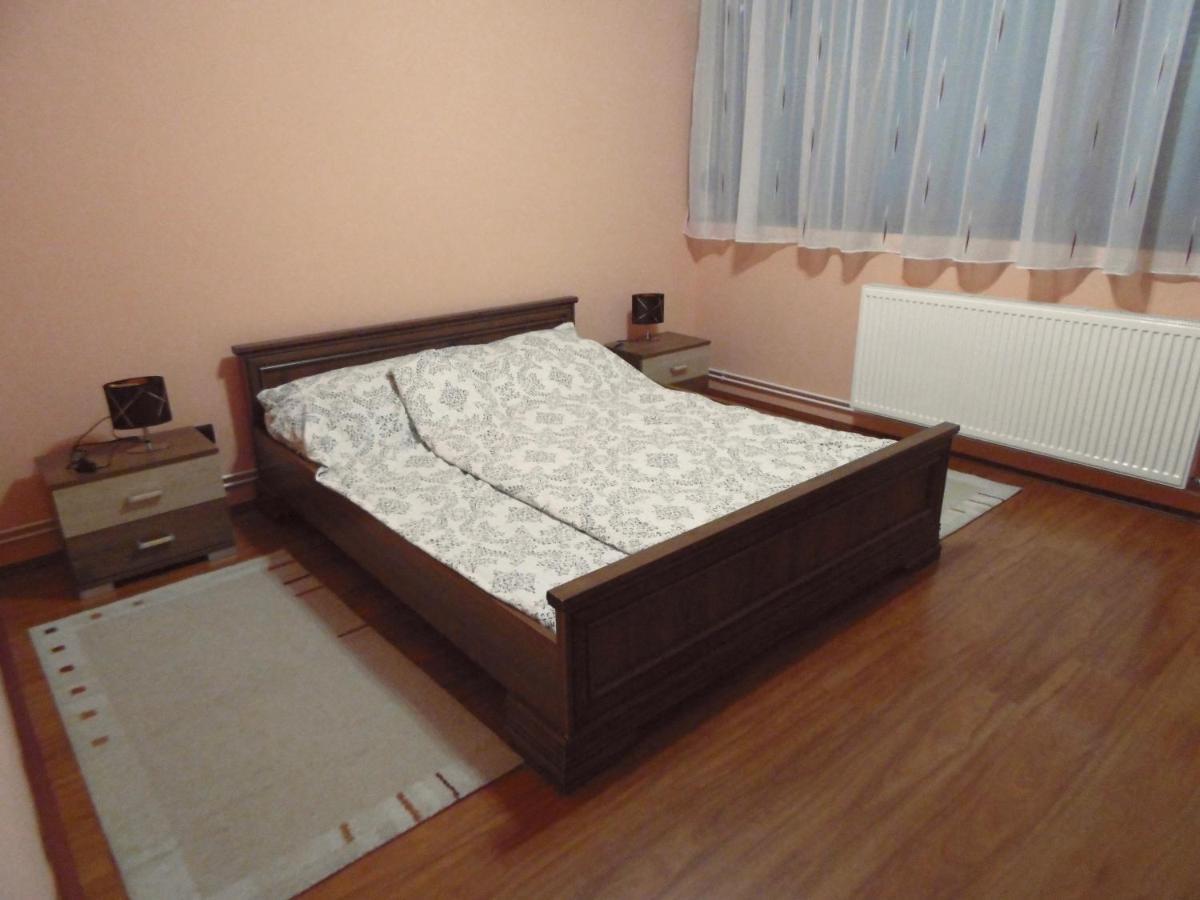 Modern Two Bedroom Flat With Balcony Lenti Bagian luar foto