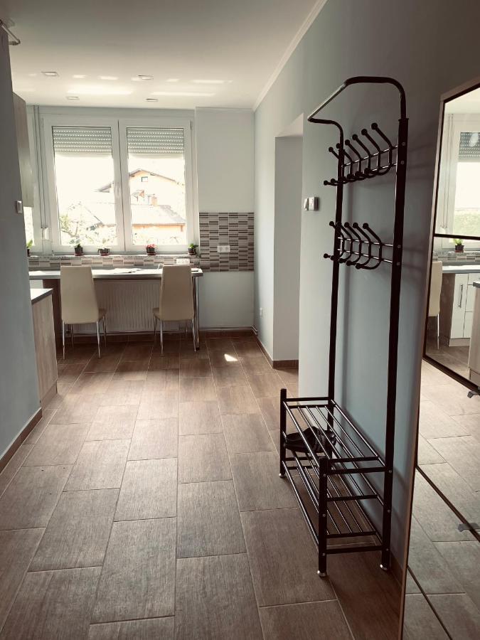 Modern Two Bedroom Flat With Balcony Lenti Bagian luar foto